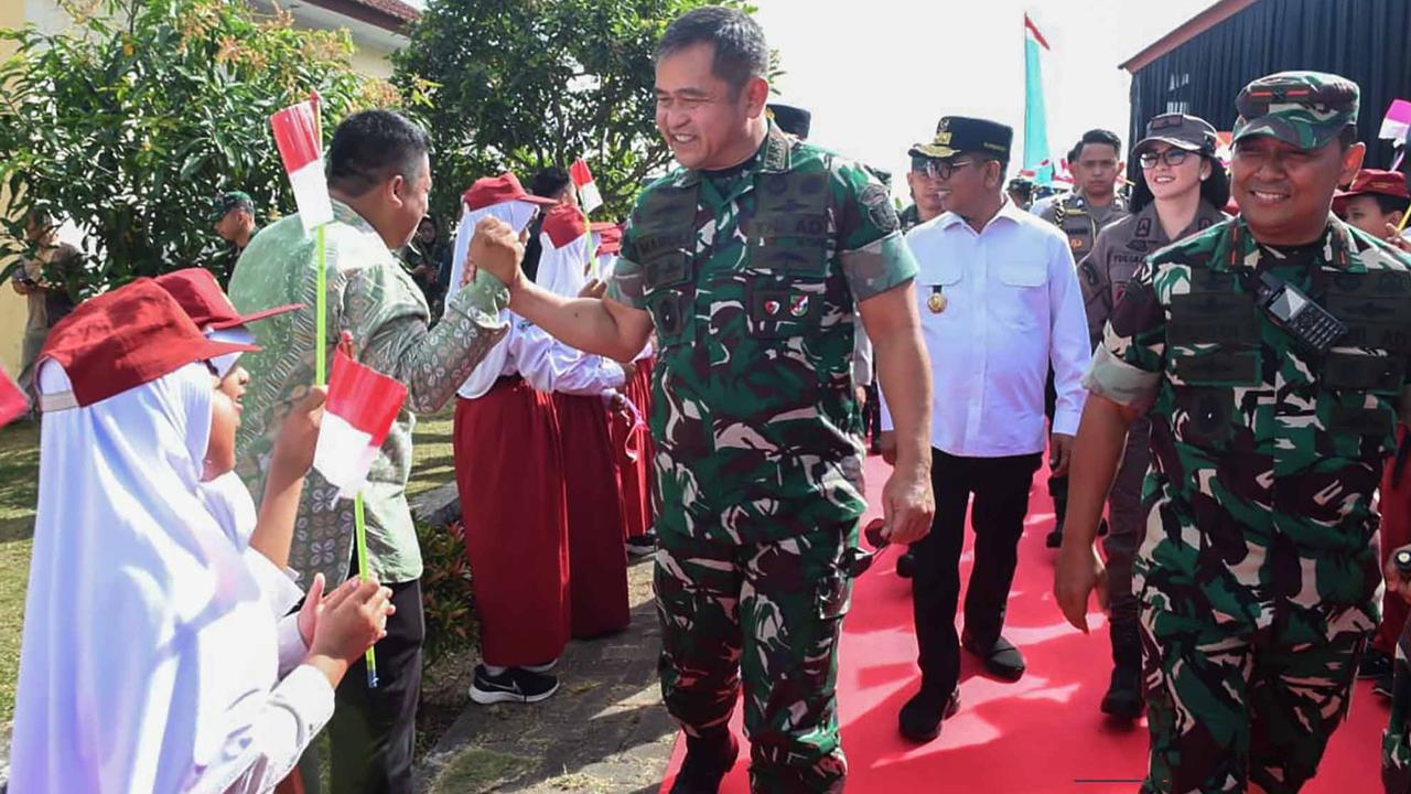 FOTO: Kasad Maruli Tutup TMMD ke-125 di Cilegon