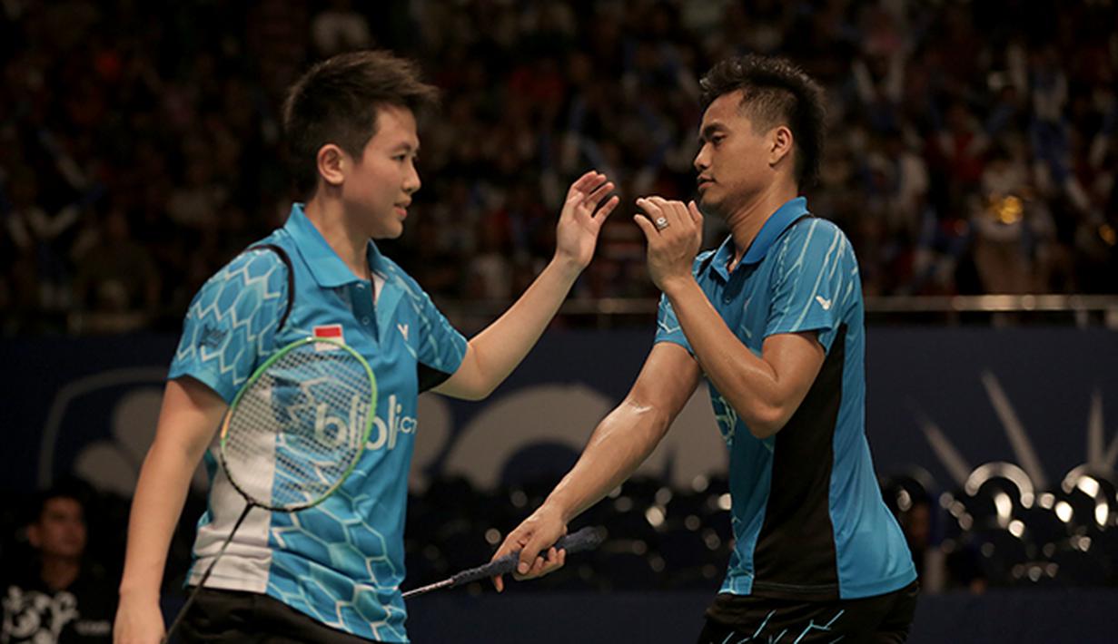Aksi Greysia Polii/Nitya Krishinda di babak perempat fnal Indonesia Open 2015. (Peksi Cahyo/Bola.com)