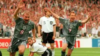 Alan Shearer. Striker Inggris ini mengoleksi 7 gol dalam 3 edisi Piala Eropa, yaitu Euro 1992, 1996 dan 2000. Pencapaian terbaiknya adalah semifinal Euro 1996 saat kandas di tangan Jerman lewat adu penalti. Alan Shearer memutuskan pensiun pada 2006. (Foto: AFP/Martin Mayhow)