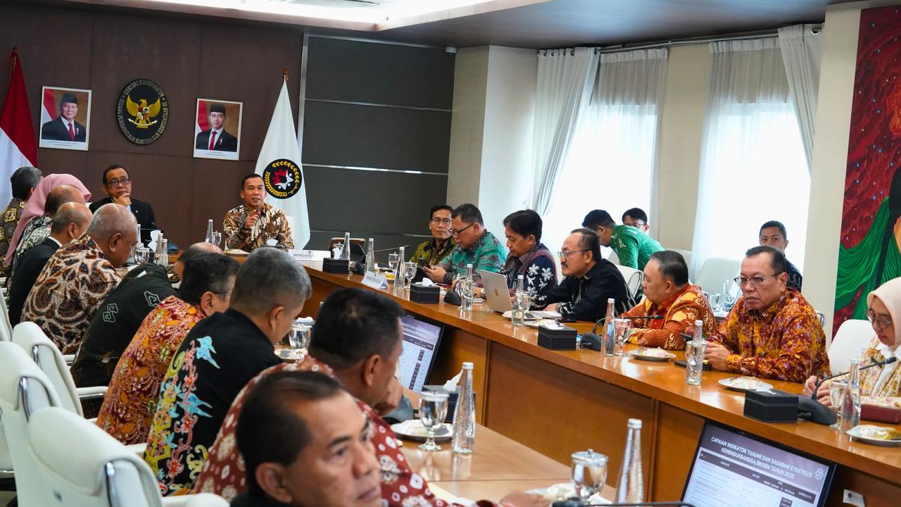 Menteri Wihaji bertemu Menko PMK Pratikno