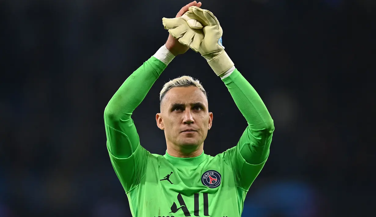 Keylor Nevas sukses menjadi pemain kunci sejak kedatangannya di Parc des Princes saat PSG mencapai final Liga Champions untuk pertama kalinya. Ia memiliki kemampuan membaca umpan silang dan memenangkan bola satu lawan satu. Musim ini, Navas telah mencetak 5 clean sheet di Ligue 1. (AFP/Paul Ellis)