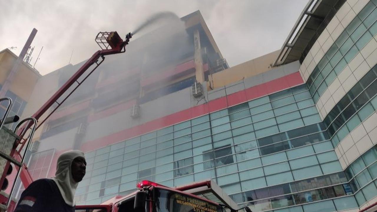 Polisi Bantah Titik Awal Kebakaran Glodok Plaza di Lantai Tujuh