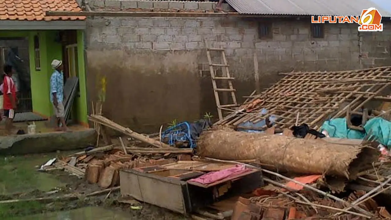 rumah-roboh-bekasi-140202c.jpg