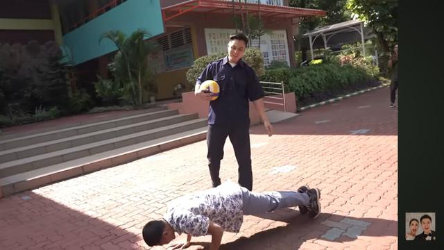 Baim Wong Jadi Guru SMA