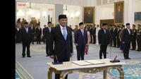 Djamari Chaniago dilantik sebagai Menteri Koordinator Bidang Politik dan Keamanan (Menko Polkam) di Istana Negara Jakarta, Rabu (17/9/2025) (Istimewa)