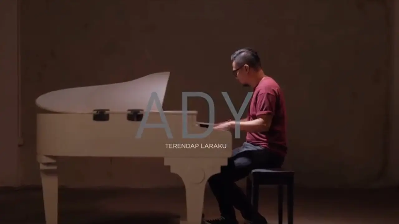 Official Music Video Ady Eks Naff Berjudul Terendap Laraku. sumberfoto: Trinity Production