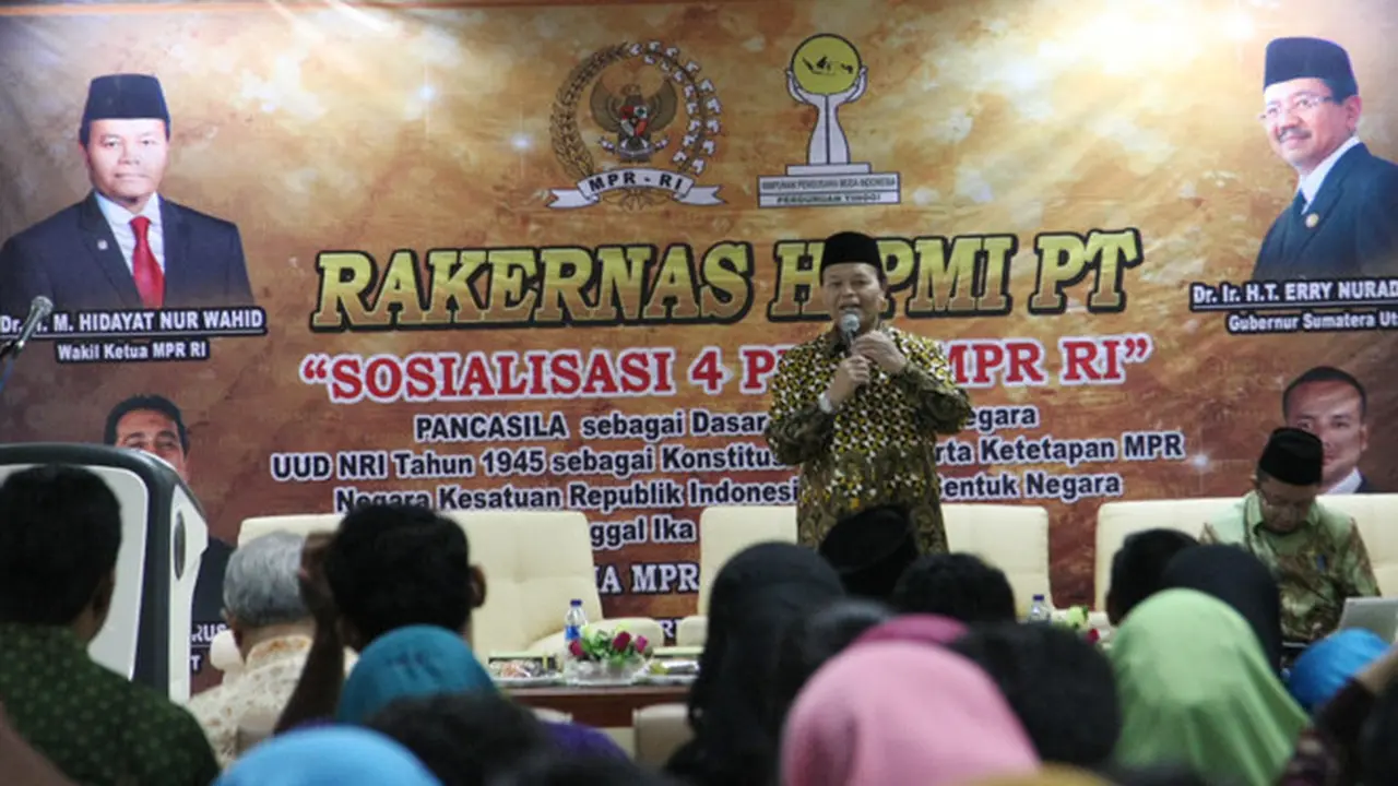 Wakil Ketua MPR Hidayat Nur Wahid melakukan Sosialisasi Empat Pilar pada Rakernas HIPMI Perguruan Tinggi