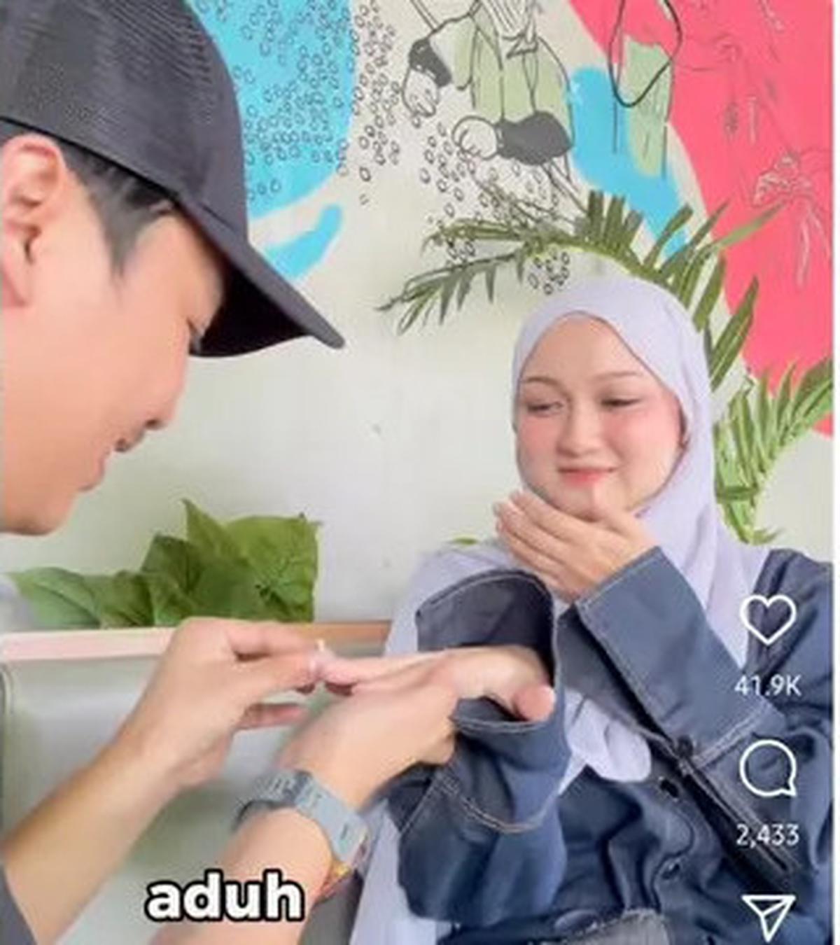 Komika Ate Lamar Kekasihnya Allysa Fatkhia, Berawal dari Roasting Berujung Will You Marry Me