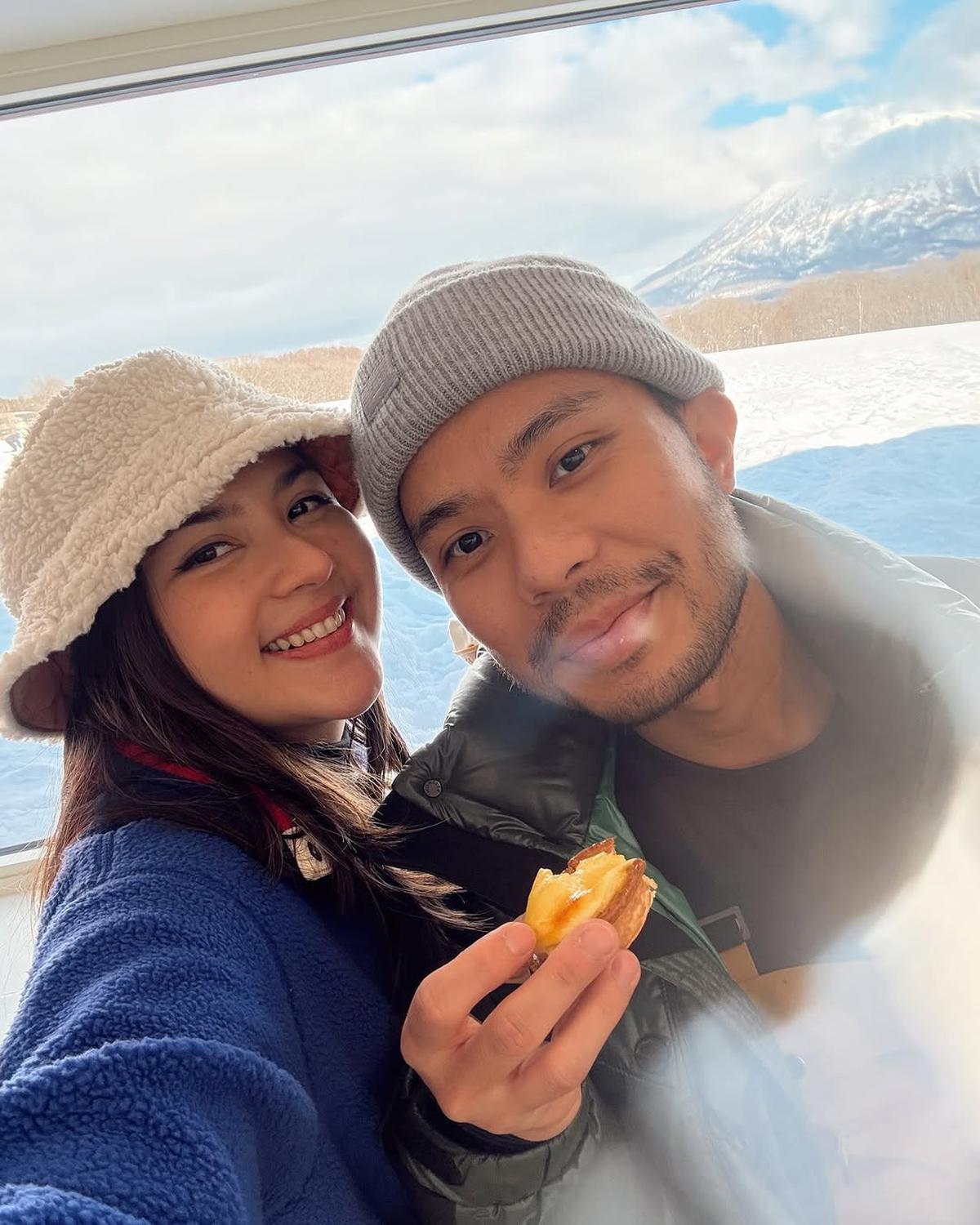 Potret Jessica Mila Menikmati Salju Bertiga Bersama Kyarra dan Yakup Hasibuan di Niseko, Jepang