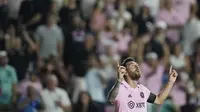 Penyerang Inter Miami Lionel Messi (10) berselebrasi setelah mencetak gol ke gawang Orlando City pada 32 besar South 3 League Cup 2023 di DRV PNK Stadium, Kamis (3/8/2023). (AP Photo/Rebecca Blackwell)