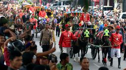 Suasana kirab resepsi pernikahan Kahiyang Ayu-Bobby Nasution di Kota Medan, Sumatera Utara, Minggu (26/11). (Liputan6.com/Johan Tallo)