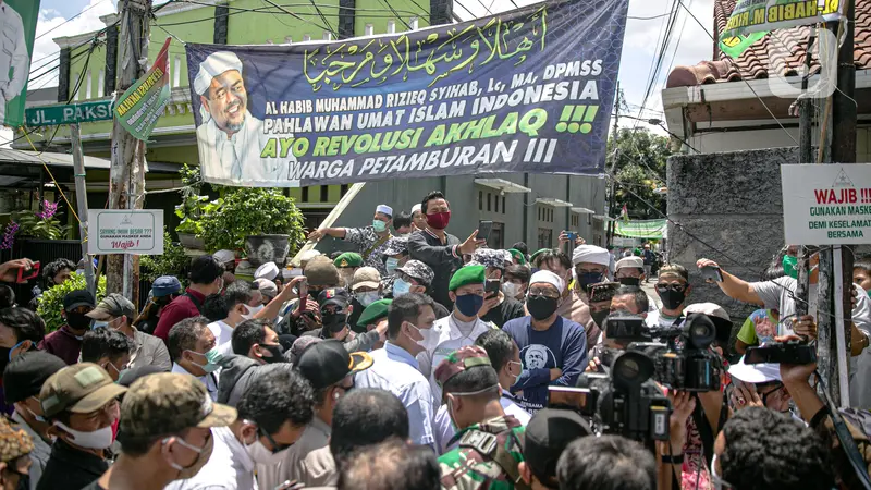 FOTO: Polisi Kembali Layangkan Surat Pemanggilan Rizieq Shihab di Petamburan