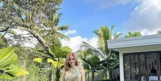 Syifa Hadju memiliki gaya fashion yang begitu stylish. Ia hadirkan OOTD sederhana namun berkelas. [Foto: Instagram/ Syifa Hadju]