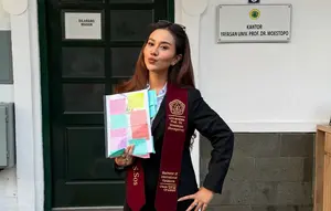 Mayang Lucyana Lulus S1, Tulis Pesan Haru untuk Vanessa Angel & Ibu