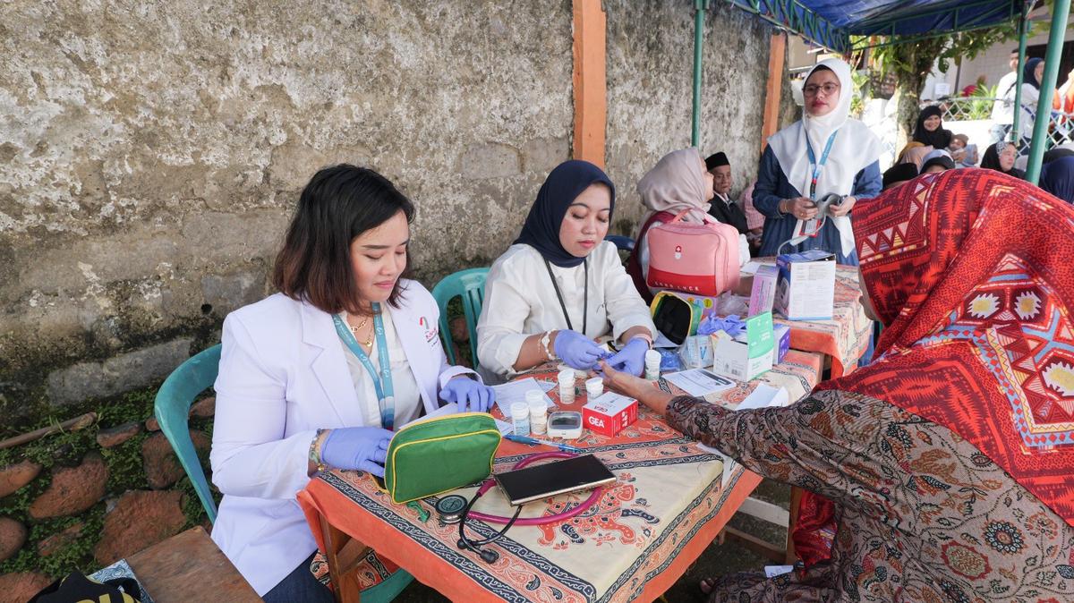 AdMedika Gandeng Kitabisa.org Beri Layanan Test Mini MCU bagi Warga Kampung Rambutan Bogor
