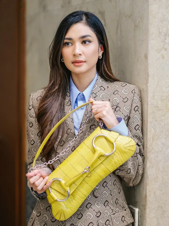 Yuk intip gaya edgy dan stylish OOTD dari Mikha Tambayong