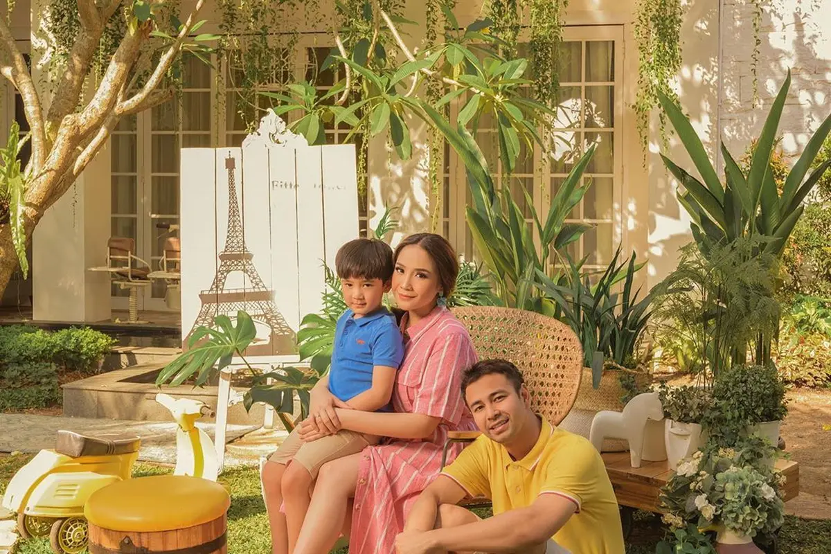 6 Pemotretan Raffi Ahmad dan Nagita Slavina, Ubah Halaman Rumah Jadi Lokasi Photoshoot