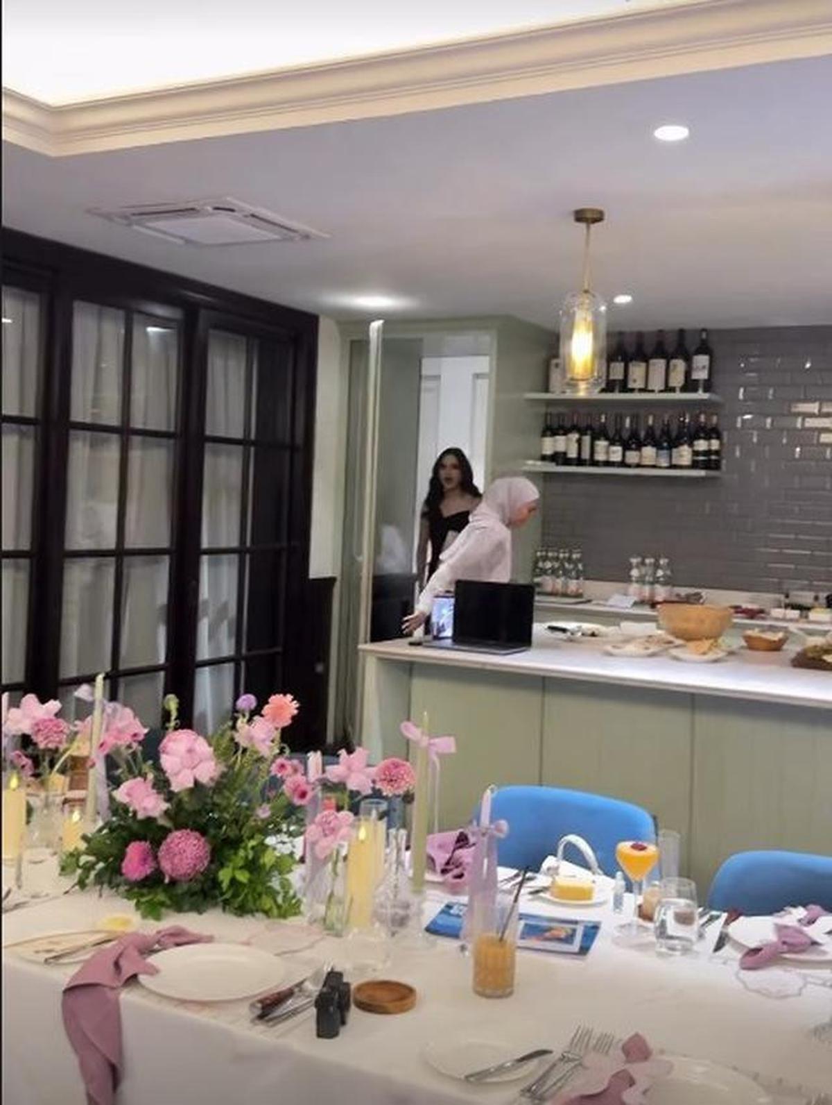 15 Potret Dekorasi Bridal Shower Syifa Hadju, Estetik dan Fun