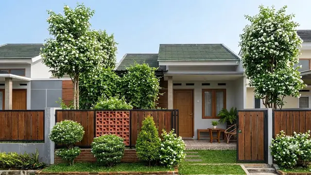 Inspirasi Teras Rumah Mungil dengan Pohon Melati Jasmine