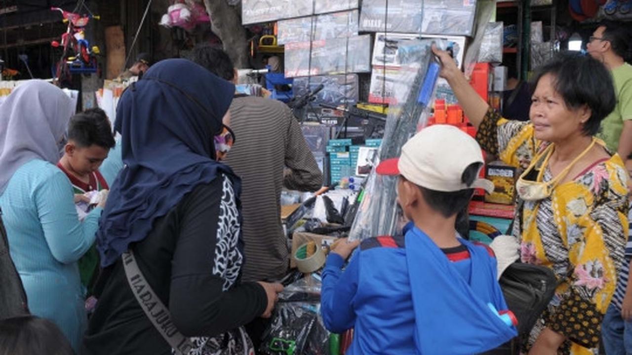 Berkah Lebaran, omzet pedagang mainan di Pasar Gembrong meningkat