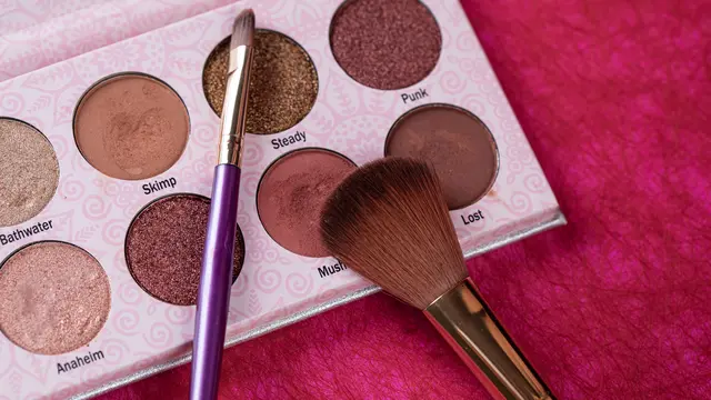 Ukuran Kuas Mempengaruhi Teknik Makeup pada Eyeshadow