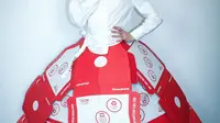 Mahasiswi Inggris yang membuat pakaian dari kotak pizza Domino (Dok.Instagram/@fauvewright/https://www.instagram.com/p/B-u1EuwpJ_L/Komarudin)
