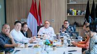 Menteri Ekraf Teuku Riefky Harsya menerima audiensi Kepala BRIN Laksana Tri Handoko di Kantor Kementerian Ekraf, Jakarta, Selasa, 9 September 2025. (Dok Ekraf)