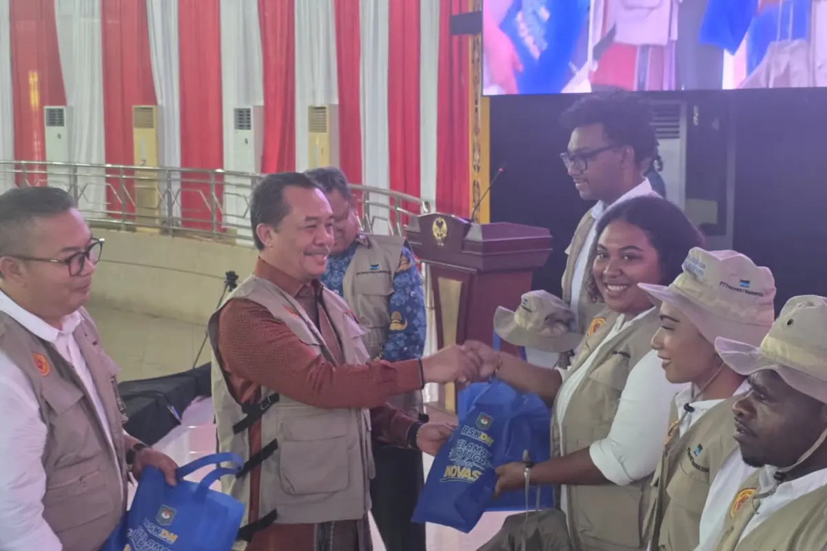 Kepala Badan Strategi Kebijakan Dalam Negeri (BSKDN) Kementerian Dalam Negeri (Kemendagri) Yusharto Huntoyungo dalam kegiatan Pemberdayaan Masyarakat Berbasis Kearifan Lokal dan Penguatan Ekonomi Kreatif di Kabupaten Kepulauan Yapen, yang dirangkaikan den