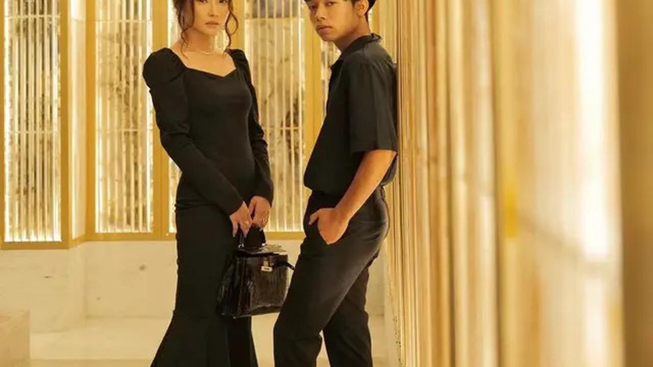 Kompak Pakai Warna Hitam