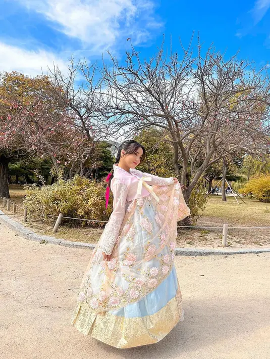 Fuji An pakai Hanbok [Instagram/fuji_an]