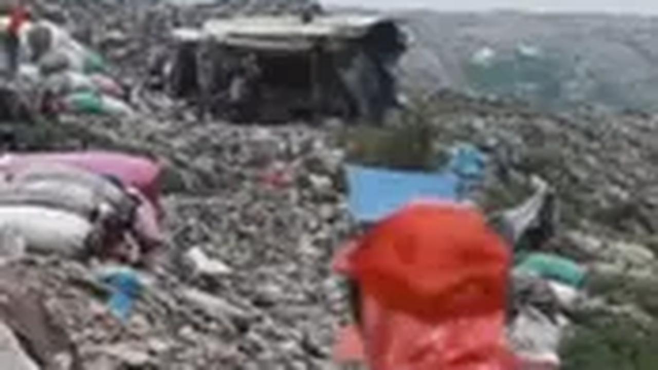 "Ternyata di atas gunung sampah ini ada warung juga," ujar Jericho terkejut ada warung di atas gunung sampah di TPA Bantar Gebang.