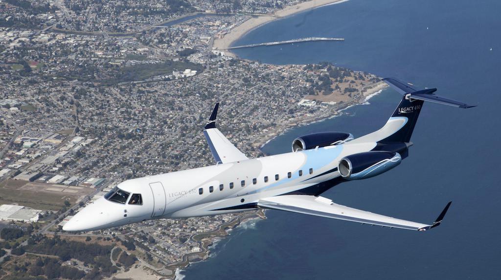 Lionel Messi memiliki pesawat Embraer Legacy 650 yang digunakan untuk bepergian.