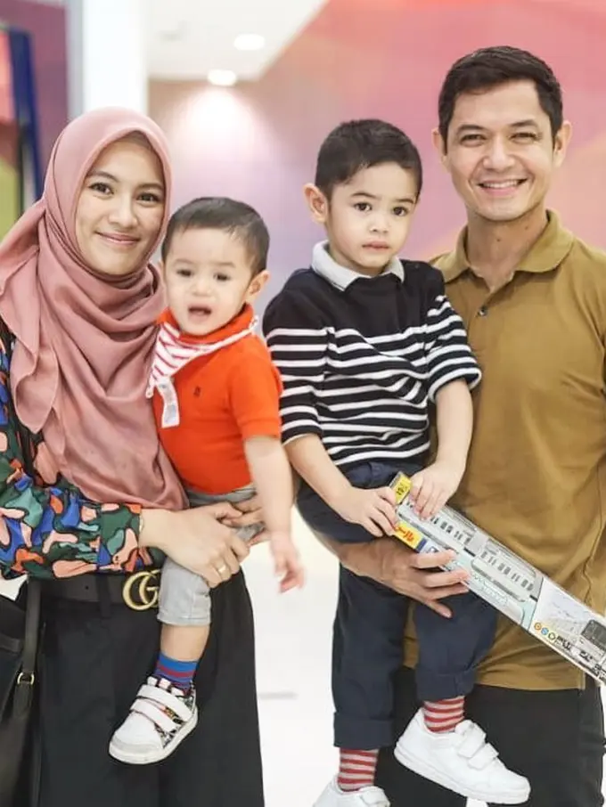 [Fimela] Dude Harlino dan Alyssa Soebandono