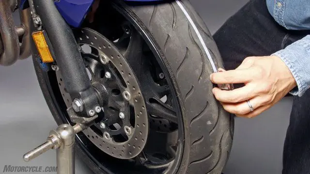 Beda Merek dan Bentuk Ban Pengaruhi Handling Sepeda Motor