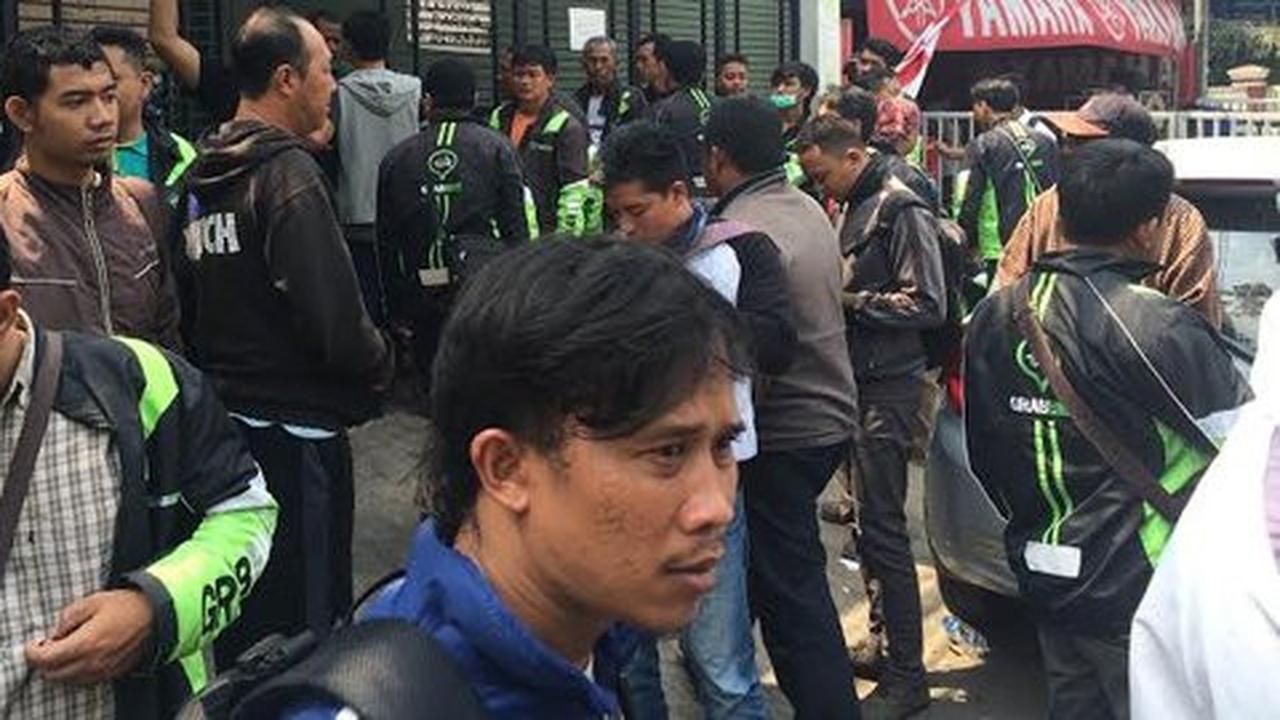 Selain pengojek tuntut gaji, kantor Grab Bike ramai diserbu pelamar