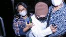 <p>Lesti Kejora dengan penjagaan ketat mendatangi Mapolres Jakarta Selatan, Kamis (13/10/2022). Kedatangan Lesti Kejora cukup mengejutkan karena hanya berselang sesaat pascapenetapan penahanan suaminya, Rizky Billar. (Liputan6.com/Faizal Fanani)</p>