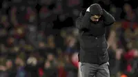 Pelatih Arsenal, Mikel Arteta, tertunduk lesu setelah anak asuhnya kalah adu penalti dari Sporting CP pada leg kedua babak 16 besar Liga Europa di Stadion Emirates, Jumat (17/3/2023). Laga ini berakhir imbang 1-1 dan dilanjutkan dengan adu penalti yang akhirnya dimenangkan oleh Sporting dengan skor 5-3.(AP Photo/Ian Walton)