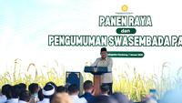Presiden Prabowo Subianto di acara panen raya dan pengumuman swasembada pangan di Karawang
