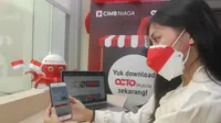 Nasabah melakukan pembayaran belanja di salah satu e-commerce menggunakan Scan QRIS OCTO Mobile dari CIMB Niaga di Jakarta, Rabu (18/8/2021). (Dok CIMB Niaga)