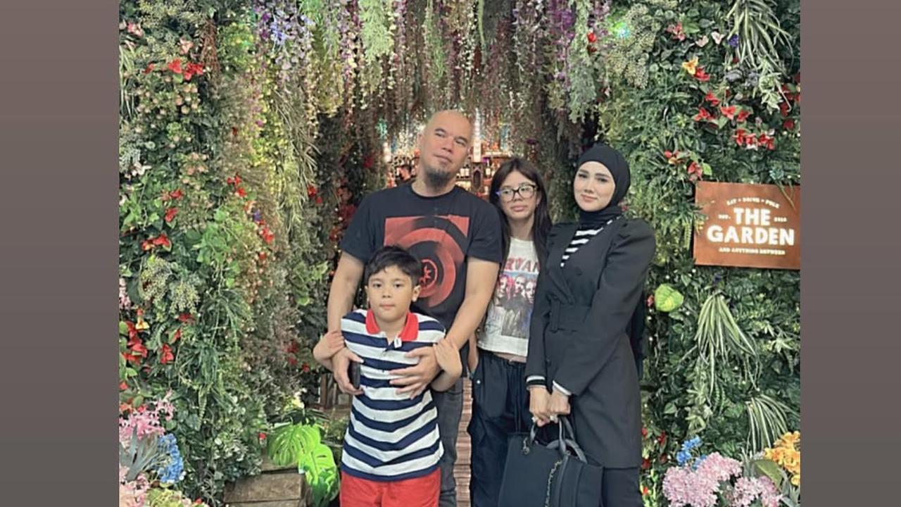Pakai Makeup Tipis-Tipis, Potret Cantiknya Safeea Anak Mulan Jameela dan Ahmad Dhani