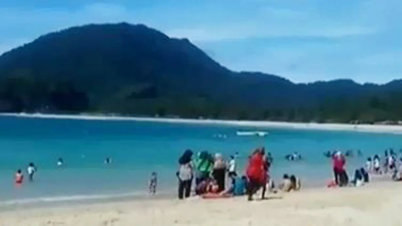Wisata Pantai Lampuuk Aceh