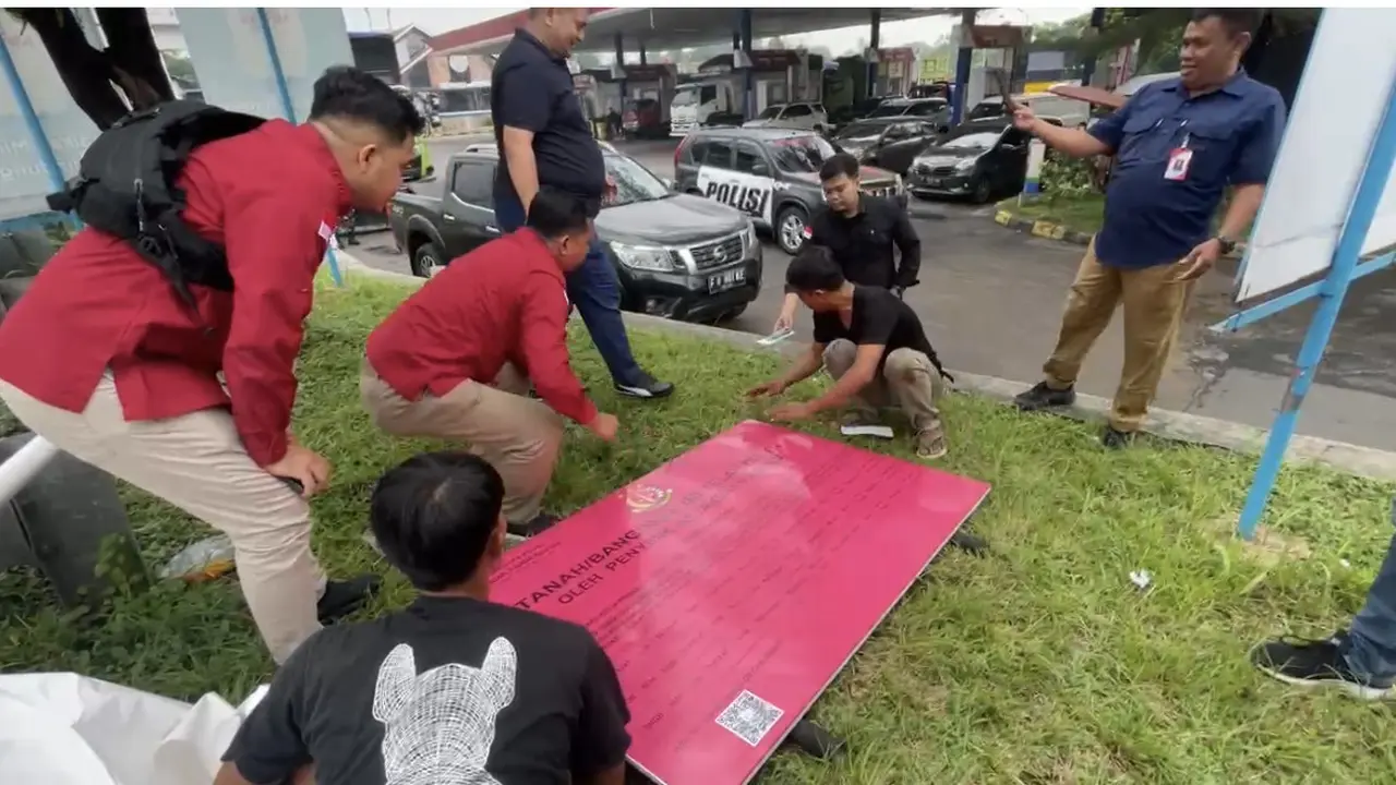 Kejaksaan Agung melalui Tim Sub Direktorat Pelacakan Aset pada Direktorat Penyidikan Jaksa Agung Muda Bidang Tindak Pidana Khusus (JAM PIDSUS) menyita dan memasang plang sita pada aset berupa Rest Area Km 21 B Tol Jagorawi pada Rabu 21 Mei 2025 di Bogor (