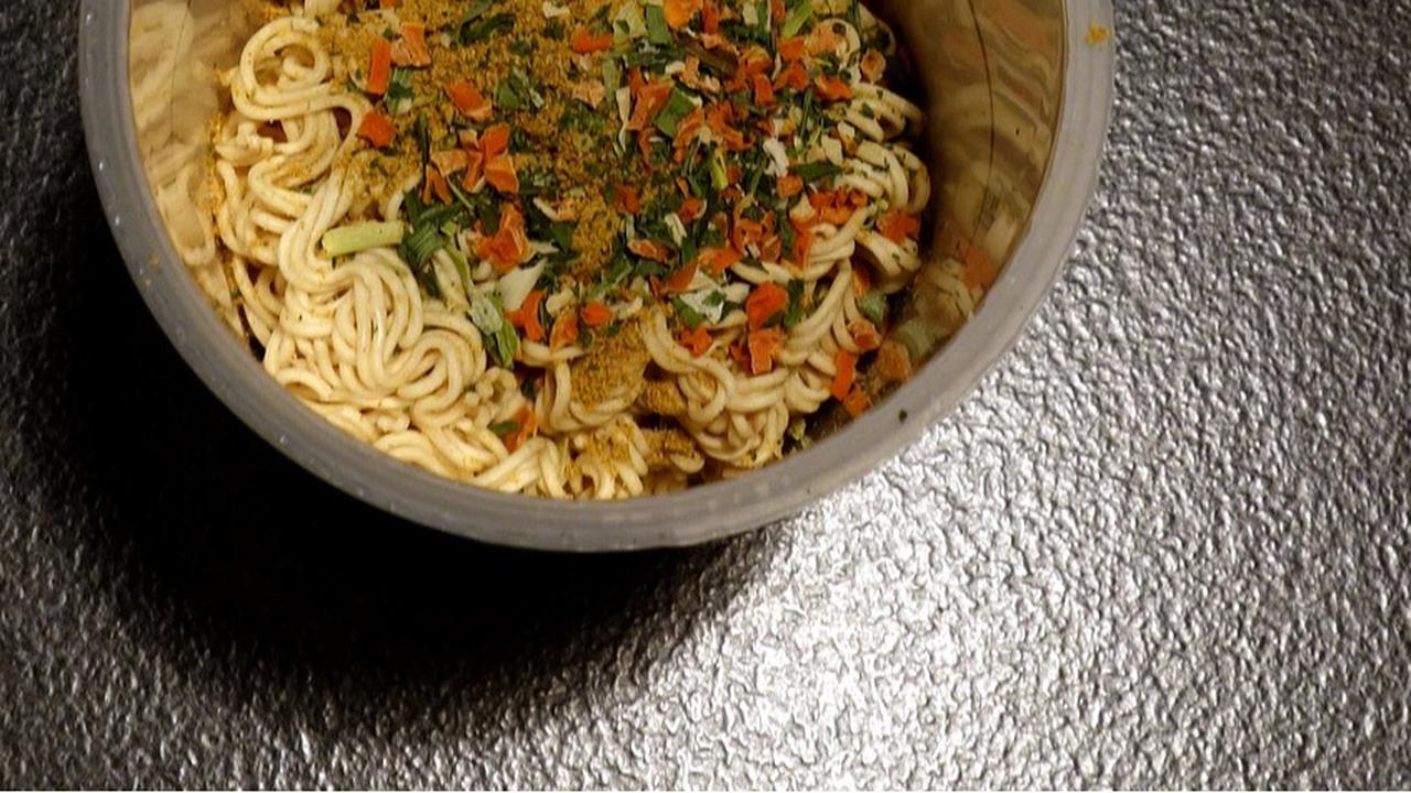 10 Efek Makan Mie Instan Setiap Hari, Sebabkan Gangguan Pencernaan hingga Obesitas
