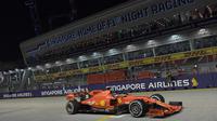 Pembalap Ferrari Sebastian Vettel juara balapan Formula 1 (F1) GP Singapura di Sirkuit Marina Bay, Minggu (22/9/2019). (AFP/Roslan Rahman)