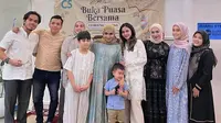 Rieta Amilia Ibunda Nagita Slavina Buka Puasa Bareng Yayasan Humu Yatim, Ajak Rafathar Hingga Cipung