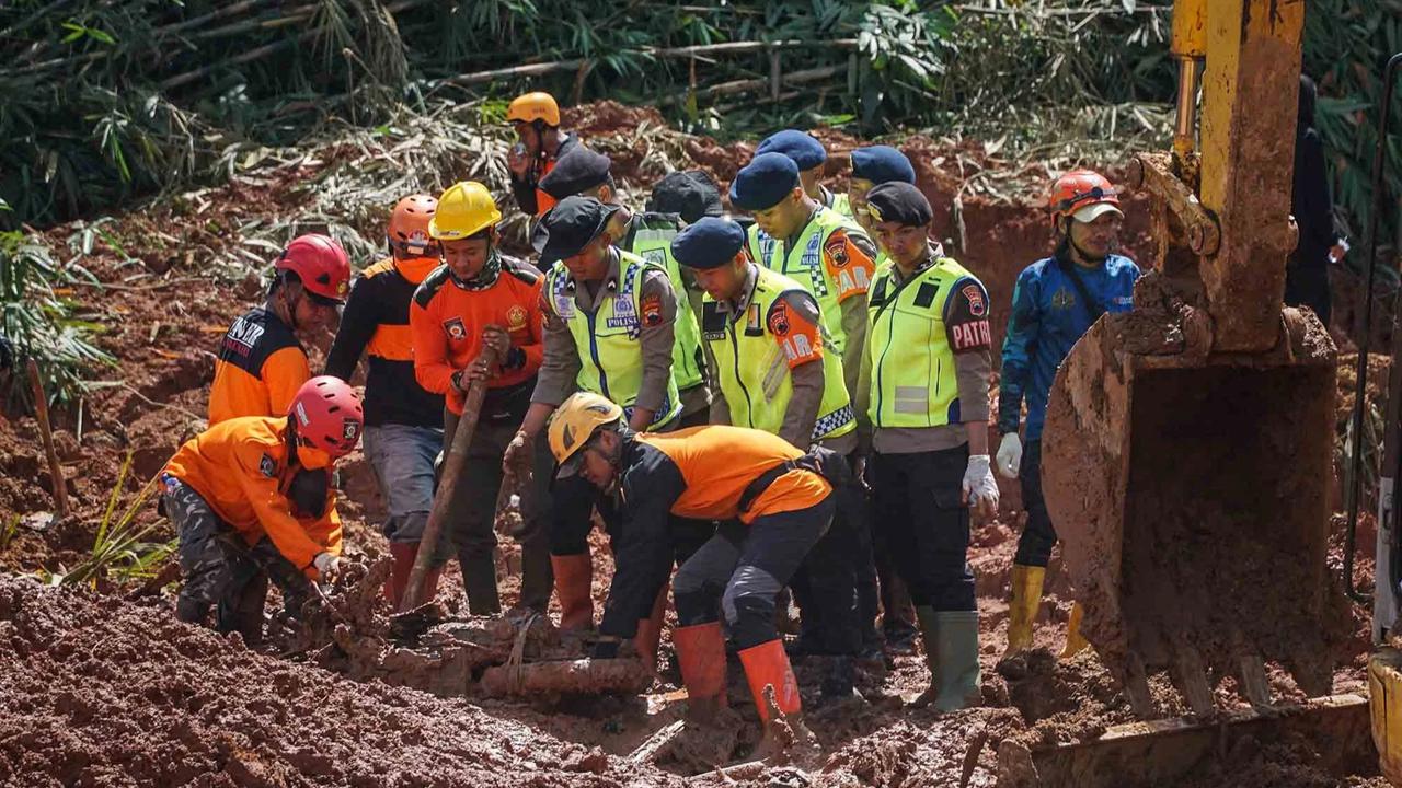 FOTO: Tragedi Longsor Majenang, 16 Korban Meninggal dan 7 Belum Ditemukan