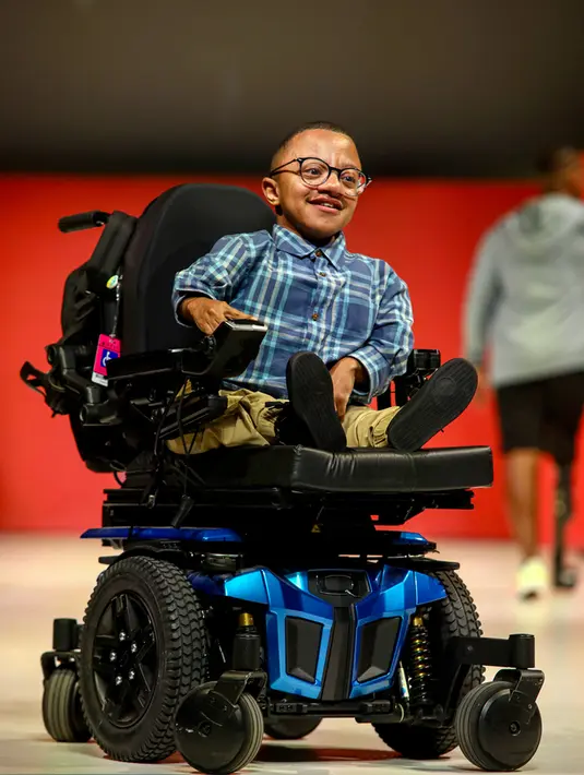 <p>Pakaian yang dipamerkan khusus dibuat untuk penyandang disabilitas. (Photo by Andy Kropa/Invision/AP)</p>