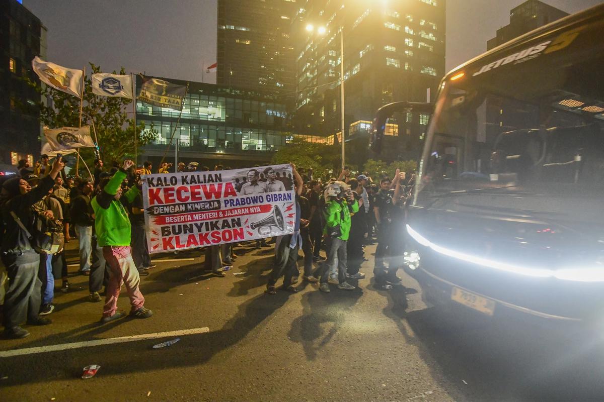 FOTO: Gelombang Aksi Mahasiswa Soroti Beban Ekonomi Masyarakat