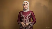 6 Pilihan Kebaya Hijab Burgundy yang Elegan dan Kekinian, Cocok untuk Berbagai Acara
