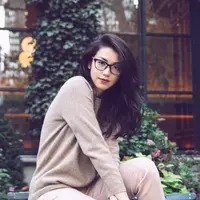 Bertubuh tinggi dan langsing, siapa lagi kalau bukan Velove Vexia. Aktris cantik yang selalu berhasil bikinpara lelaki terpikat. Dengan bentuk tubuhnya yang ideal, begini lah cara Velove berbusana. (Instagram/vaelovexia)